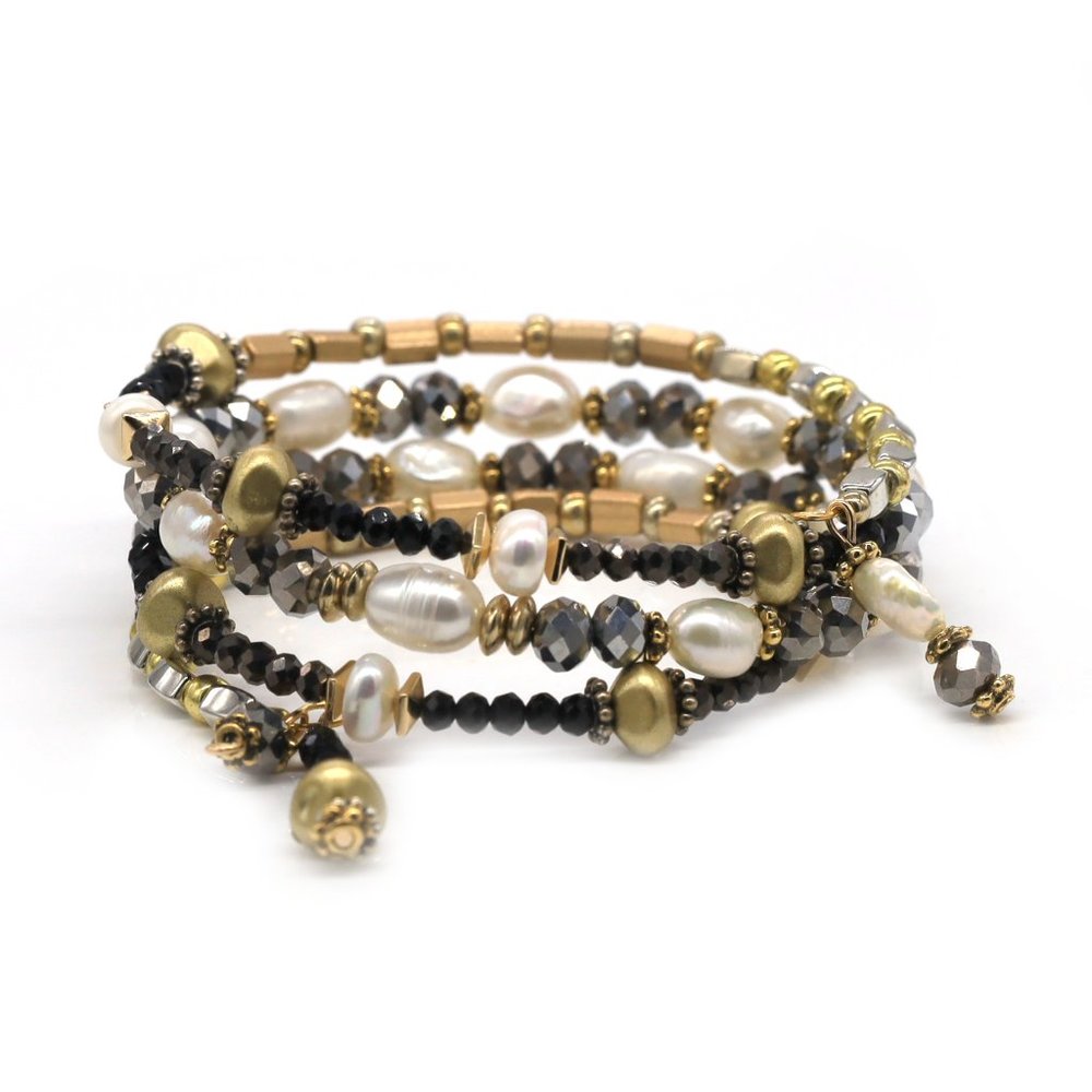 Bracelet with fresh water pearls and black and gold beads. - Picture 4 of 4
